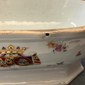 Een Chinese famille rose terrine met wapen van 'De Calenberg - De Pascale' voor de Belgische markt, Qianlong, ca. 1755 — foto 19