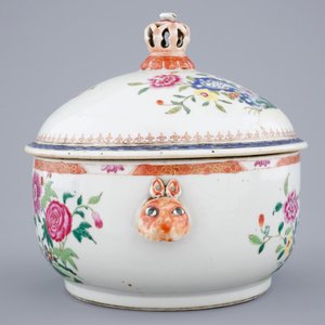 Een Chinese famille rose terrine op onderschaal, Qianlong, ca. 1760 — foto 6