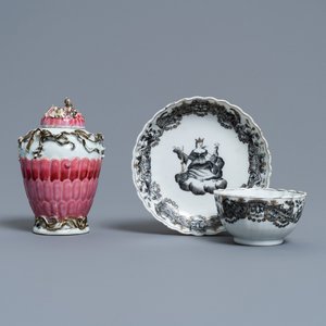 Een Chinese famille rose theebus en een grisaille kop en schotel, Yongzheng/Qianlong — foto 1
