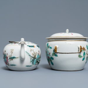 Een Chinese famille rose theepot, een dekselkom en drie Bencharong tazzas, 19e eeuw — foto 9