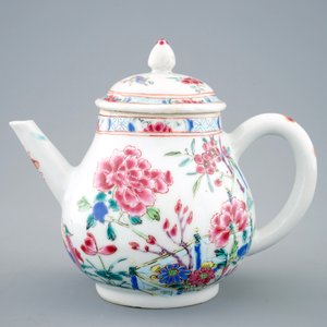 Een Chinese famille rose theepot en deksel met decor van eenden, Yongzheng, 1723-1735 — foto 2