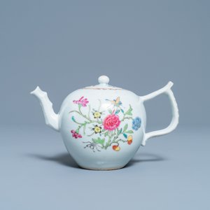 Een Chinese famille rose theepot en deksel met floraal decor, Qianlong — foto 2