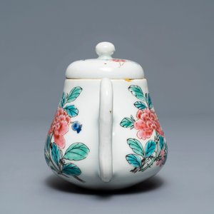 Een Chinese famille rose theepot en deksel met floraal decor, Yongzheng — foto 5