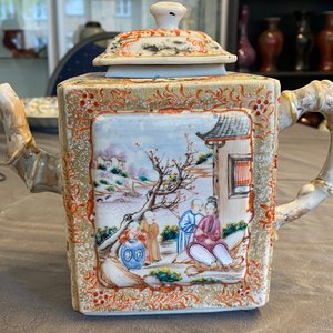 Een Chinese famille rose theepot en deksel met mandarijns decor, Qianlong — foto 12