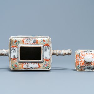 Een Chinese famille rose theepot en deksel met mandarijns decor, Qianlong — foto 6