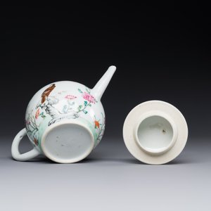 Een Chinese famille rose theepot met adelaars en bloemen, Yongzheng — foto 3