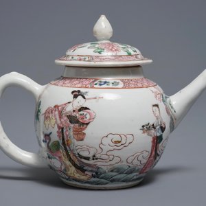 Een Chinese famille rose theepot met de onsterfelijke Lan Cai He, Yongzheng — foto 3