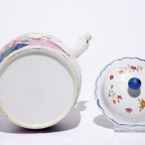 Een Chinese famille rose theepot met decor van tabaksbladeren, Qianlong — foto 6