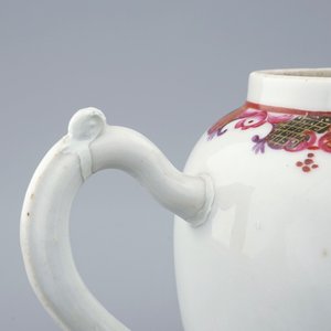 Een Chinese famille rose theepot met deksel, Qianlong, 18e eeuw — foto 4