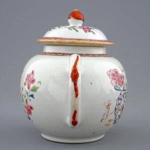 Een Chinese famille rose theepot met deksel, Qianlong, 18e eeuw — foto 4