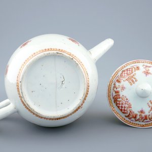 Een Chinese famille rose theepot met deksel, Qianlong — foto 3