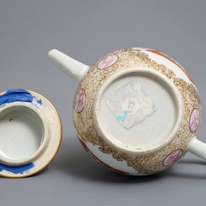 Een Chinese famille rose theepot met deksel, Qianlong — foto 6