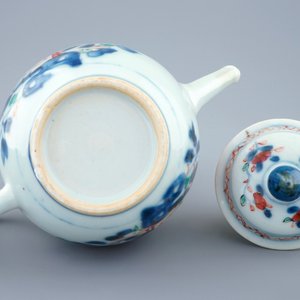 Een Chinese famille rose theepot met deksel, Qianlong — foto 3