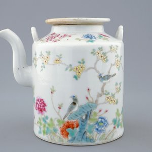 Een Chinese famille rose theepot met deksel, Xianfeng merk en periode — foto 2
