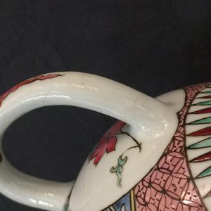 Een Chinese famille rose theepot met deksel, Yongzheng, 1723-1735 — foto 9