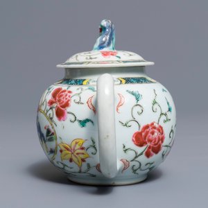 Een Chinese famille rose theepot met deksel, Yongzheng/Qianlong — foto 3
