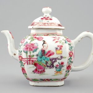Een Chinese famille rose theepot met deksel, Yongzheng/Qianlong — foto 2