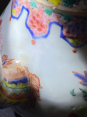 Een Chinese famille rose theepot met drakentuit, Yongzheng/Qianlong — foto 13