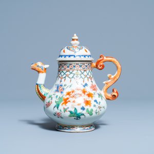 Een Chinese famille rose theepot met drakentuit, Yongzheng/Qianlong — foto 2