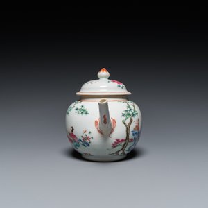 Een Chinese famille rose theepot met een dame en een kind in een tuin, Qianlong — foto 3