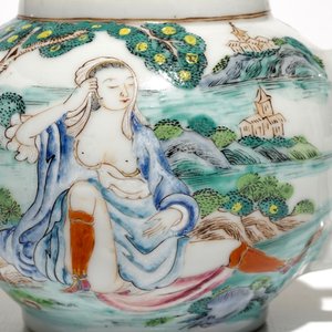 Een Chinese famille rose theepot met erotische voorstelling, Qianlong — foto 7