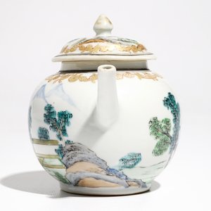 Een Chinese famille rose theepot met erotische voorstelling, Qianlong — foto 2