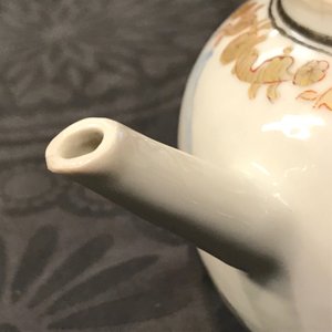 Een Chinese famille rose theepot met erotische voorstelling, Qianlong — foto 9