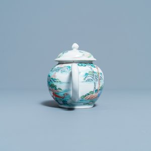Een Chinese famille rose theepot met erotische voorstelling, Yongzheng — foto 3
