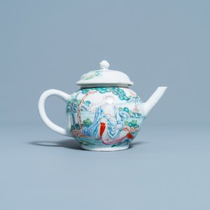 Een Chinese famille rose theepot met erotische voorstelling, Yongzheng — foto 4