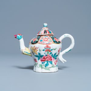 Een Chinese famille rose theepot met fenikstuit, Yongzheng — foto 2