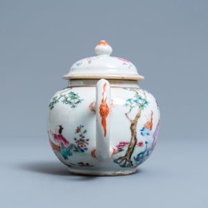 Een Chinese famille rose theepot met figuren in een tuin, Yongzheng — foto 5