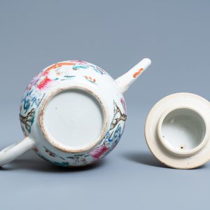 Een Chinese famille rose theepot met figuren in een tuin, Yongzheng — foto 7