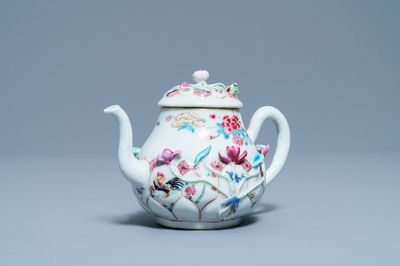 Een Chinese famille rose theepot met floraal reliëfdecor, Yongzheng