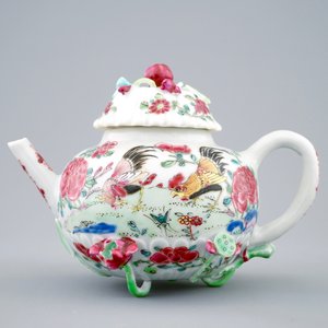 Een Chinese famille rose theepot met hanen, Yongzheng, 1723-1735 — foto 4