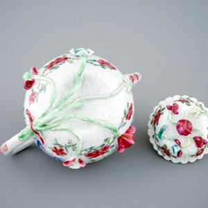 Een Chinese famille rose theepot met hanen, Yongzheng, 1723-1735 — foto 8