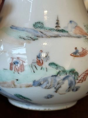 Een Chinese famille rose theepot met landschapsdecor, Yongzheng — foto 12