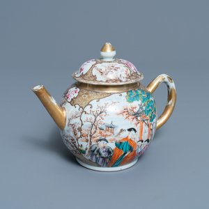Een Chinese famille rose theepot met mandarijns decor, Qianlong — foto 1