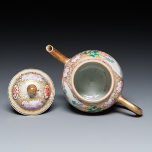Een Chinese famille rose theepot met mandarijns decor, Qianlong — foto 6