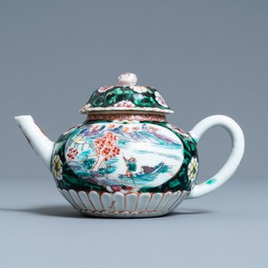 Een Chinese famille rose theepot met pattipan, Yongzheng — foto 4