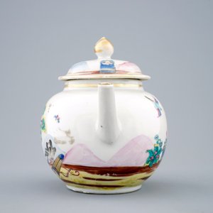 Een Chinese famille rose theepot met Valentijnsduif decor, Qianlong, 18e eeuw — foto 2