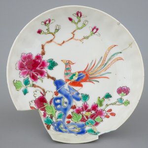Een Chinese famille rose theepot met vier bijhorende kop en schotels, Qianlong, 18e eeuw — foto 2