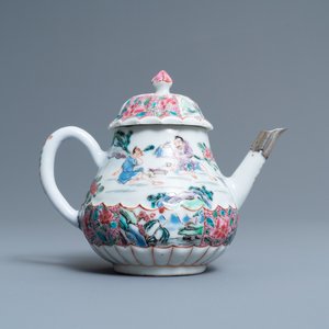 Een Chinese famille rose theepot met vissers, Yongzheng — foto 4