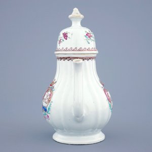 Een Chinese famille rose theepot met wapen voor de Nederlandse markt, Qianlong, 18e eeuw — foto 4