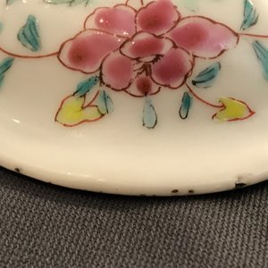 Een Chinese famille rose theepot op onderschotel met reliëfdecor, Yongzheng — foto 20