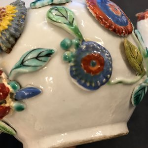 Een Chinese famille rose theepot op onderschotel met reliëfdecor, Yongzheng — foto 25