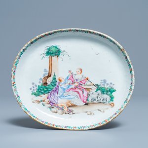 Een Chinese famille rose theepot op onderschotel met romantisch decor, Qianlong — foto 2