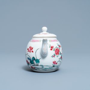 Een Chinese famille rose theepot op pattipan met landschapsdecor, Yongzheng — foto 5