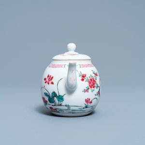 Een Chinese famille rose theepot op pattipan met landschapsdecor, Yongzheng — foto 6