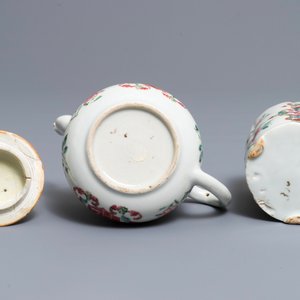 Een Chinese famille rose theepot, theebus en pattipan met wapendecor, Qianlong — foto 7