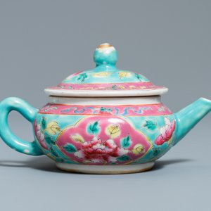 Een Chinese famille rose theepot voor de Straits of Peranakan markt, 19e eeuw — foto 2